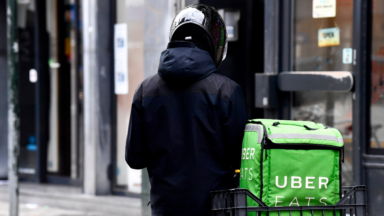 Des livreurs Uber Eats requalifiés en salariés : Uber va faire appel