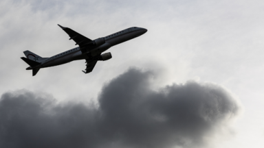 Le Conseil supérieur de la Santé préconise d’interdire les vols de nuit à Brussels Airport, Gilkinet et Maron réagissent