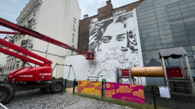 Une nouvelle fresque murale en cours de création dans le centre de Bruxelles