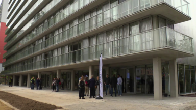 Anderlecht : la rénovation de la tour de logements sociaux Peterbos 9 est terminée
