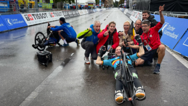 Mondiaux de cyclisme : le handbiker Maxime Hordies remporte l’or dans la course en ligne, sa dernière en carrière