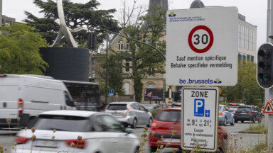 Tensions en commission autour du report de la LEZ : DéFI s’oppose, Groen s’en prend au trio MR-PS-Engagés