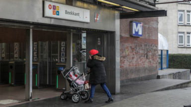 Une maman donne naissance à son enfant dans la station de métro Beekkant