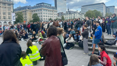 Environ 250 personnes rassemblées sur la place Poelaert en soutien à Gisèle Pelicot