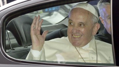 Le pape François a été accueilli par le Roi et la Reine à l’aéroport de Melsbroek