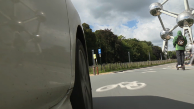 Deux cyclomoteurs saisis au plateau du Heysel : les conducteurs faisaient des wheelings et se doublaient sur la piste cyclable