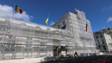 La rénovation de la façade avant du 14-16 rue de la Loi devrait se terminer en novembre