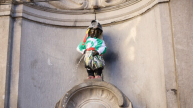 Manneken Pis a gagné un costume pour les 90 ans de la Loterie nationale