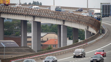 Travaux sur le viaduc de Vilvorde : malgré la pose d’une barrière, des poids lourds continuent de nier l’interdiction