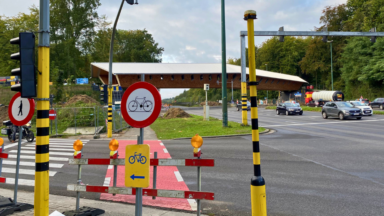 Un mois après son installation, pas encore de date d’ouverture pour la passerelle cyclable des Quatre-Bras