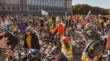 Kidical mass : un millier d’enfants et parents paradent à vélo