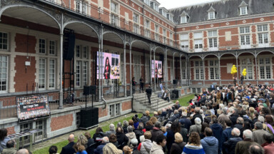 Plus d’un millier de personnes se sont rassemblées à Uccle en soutien aux otages israéliens