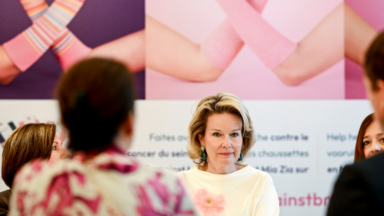 La reine Mathilde participe à des tables rondes pour la recherche contre le cancer du sein