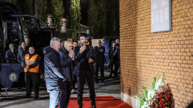 Un moment de recueillement de la délégation italienne en mémoire des victimes du Heysel