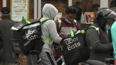 Trois livreurs licenciés après avoir remporté leur combat en justice contre Uber Eats