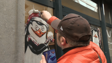 Vitrines de Noël : découvrez l’artiste belge qui se cache derrière ces décorations