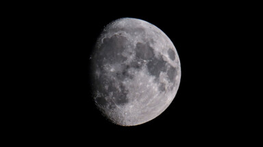 Une étude de la VUB révèle le lien de l’eau lunaire avec l’histoire précoce de la Terre