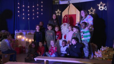 Saint-Nicolas en visite dans une école maternelle