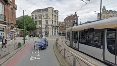 Deux blessés dans une collision entre un tram et une voiture à Schaerbeek en soirée