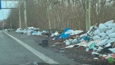 Anderlecht : un monticule de déchets s’amoncelle au bord du ring