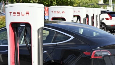 Plusieurs constructeurs automobiles souhaitent acheter des crédits CO2 à Tesla