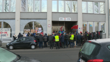 Le personnel du CPAS de Molenbeek dénonce les conditions de travail : “C’est impossible de tenir”