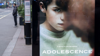 La série “Adolescence” devient un matériel pédagogique pour les écoles néerlandaises, selon Glatigny la mesure n’est pas possible en FWB