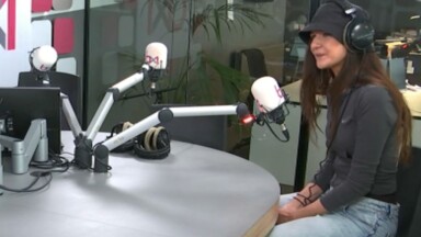 La chanteuse bruxelloise “Milla” interprète en live son dernier single “Emily”