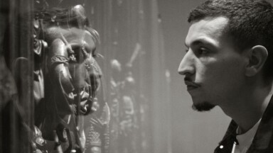 “Les silences que j’ai entendus” : une nuit au musée Art & Histoire racontée par le rappeur Youssef Swatt’s
