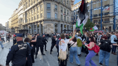 “J’ai été gazée cinq fois en une semaine”: la réaction policière face aux manifestants de la bourse est-elle disproportionnée ?