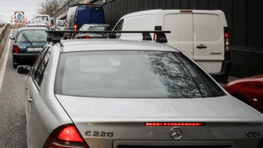 Des dizaines de chauffeurs de taxi bruxellois organisent une “action escargot”, la petite ceinture au ralenti