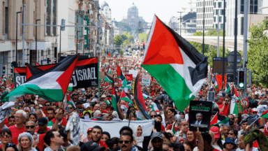 Entre 75.000 et 110.000 personnes tracent une ligne rouge contre un “génocide” à Gaza