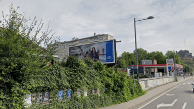 “On les veut OUT” : la commune d’Ixelles s’attaque à la pollution visuelle publicitaire
